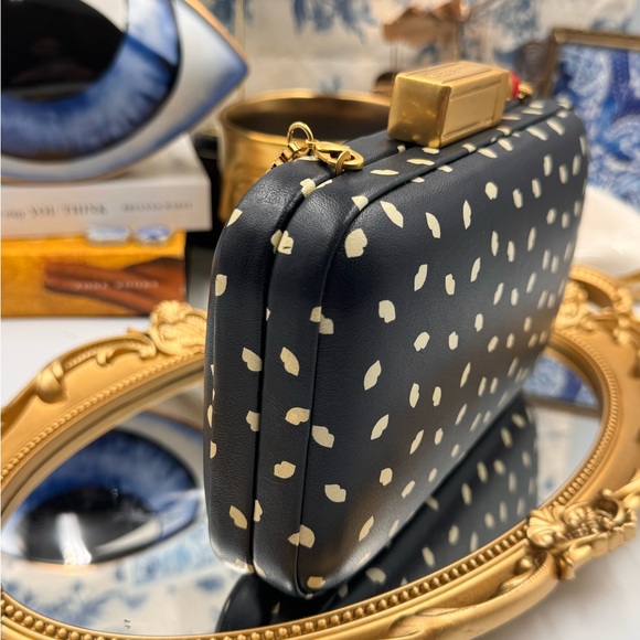 🆕 LULU GUINNESS 🧿 NWOT Carrie Box Clutch with Lipstick Fastening, Lips Print - Picture 14 of 15